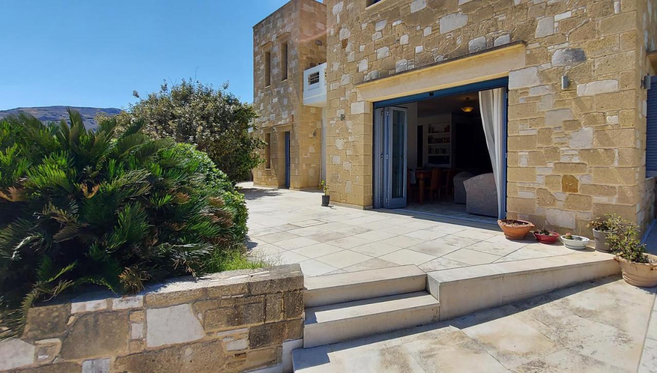 Thealia Apartment Karefiliana Exterior photo