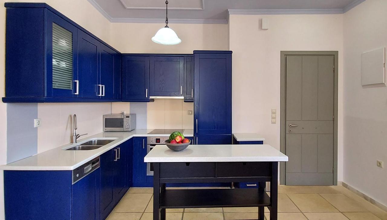 Thealia Apartment Karefiliana Exterior photo