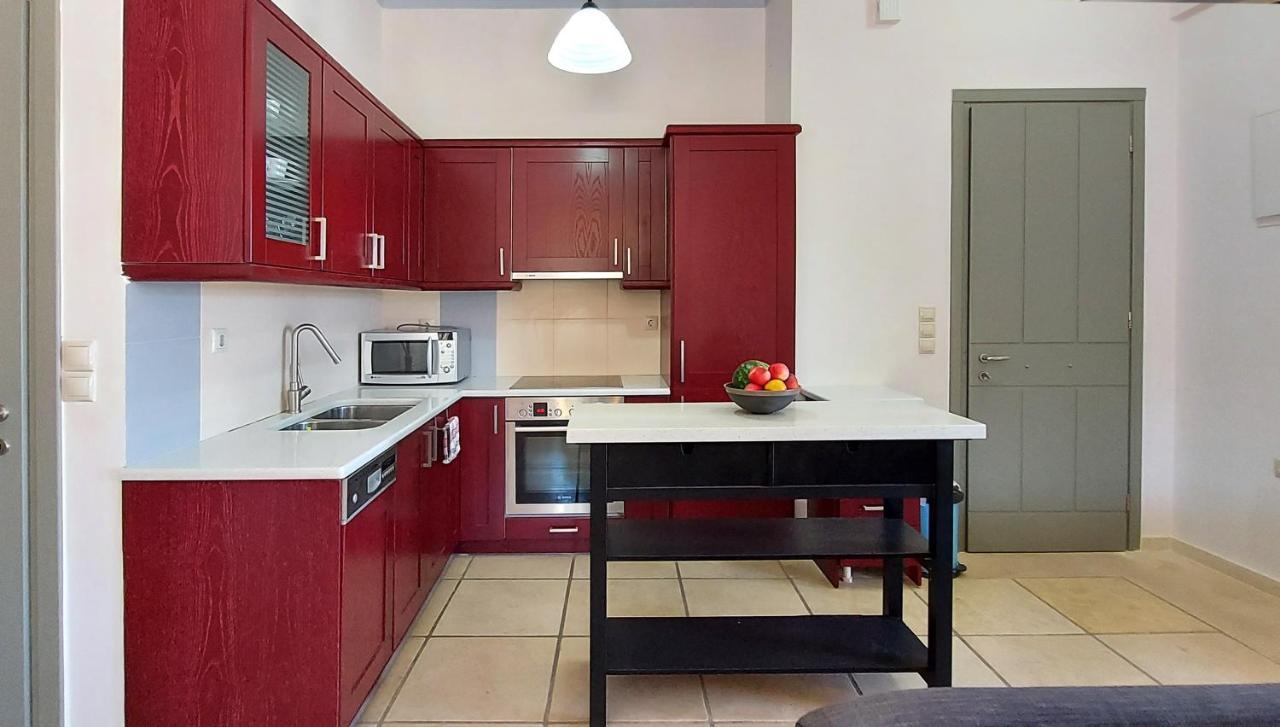 Thealia Apartment Karefiliana Exterior photo