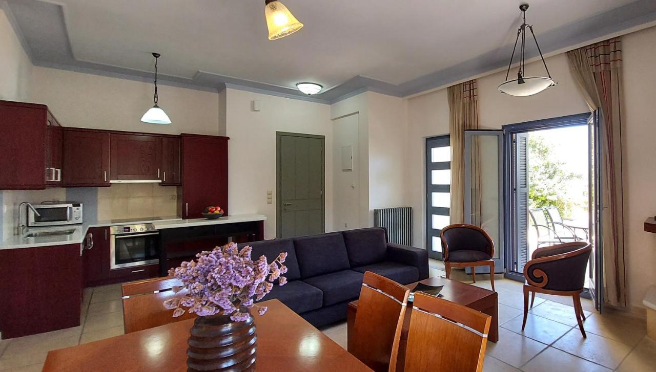 Thealia Apartment Karefiliana Exterior photo