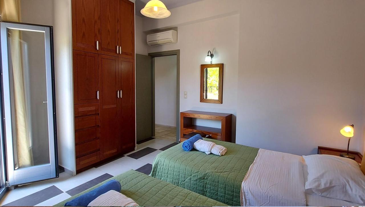 Thealia Apartment Karefiliana Exterior photo