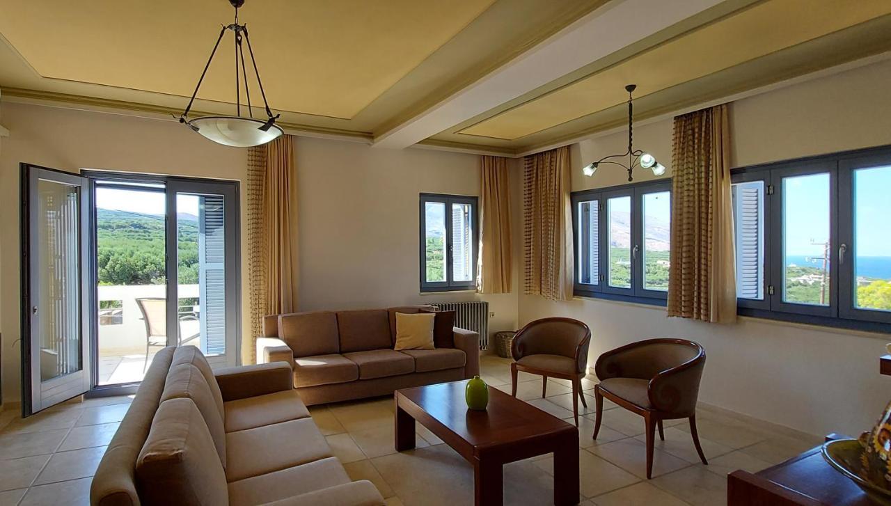 Thealia Apartment Karefiliana Exterior photo