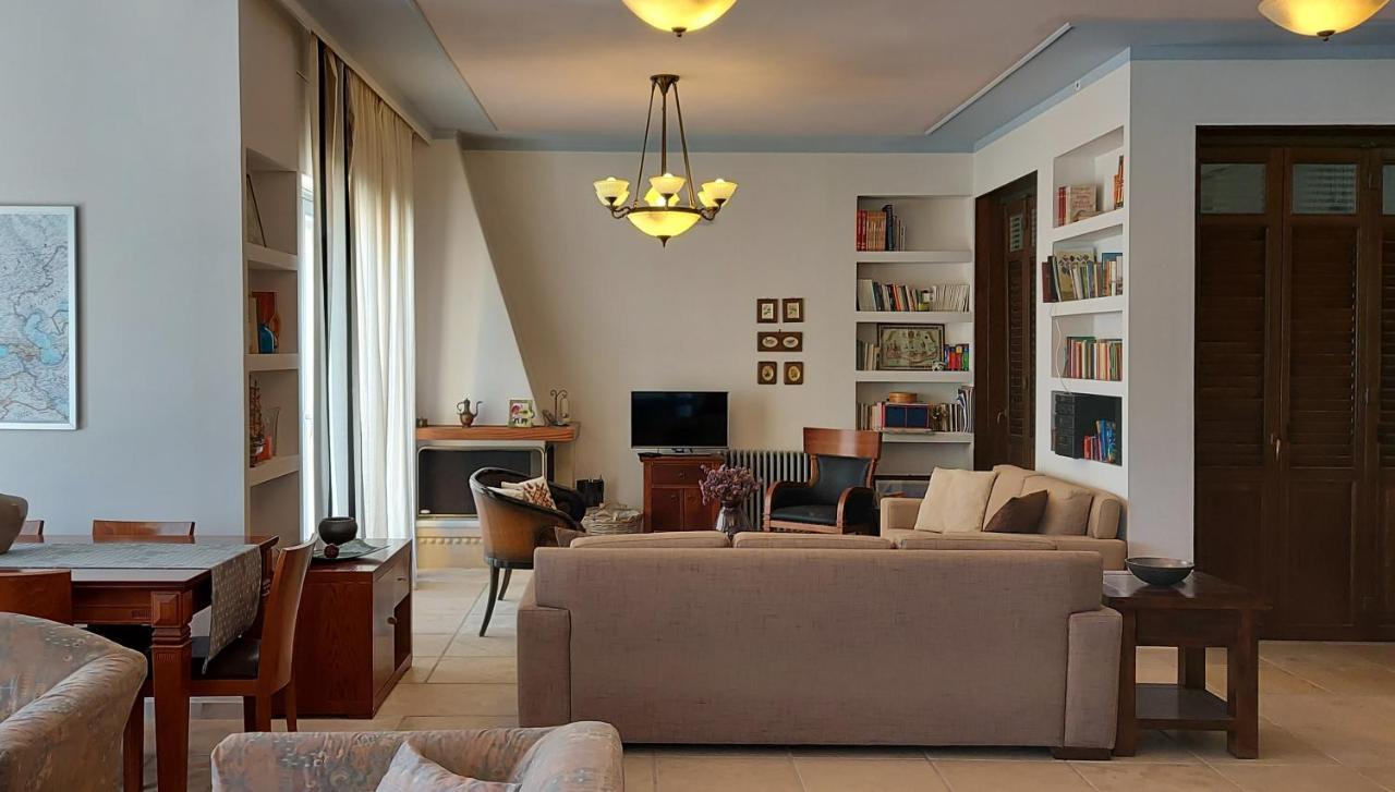 Thealia Apartment Karefiliana Exterior photo