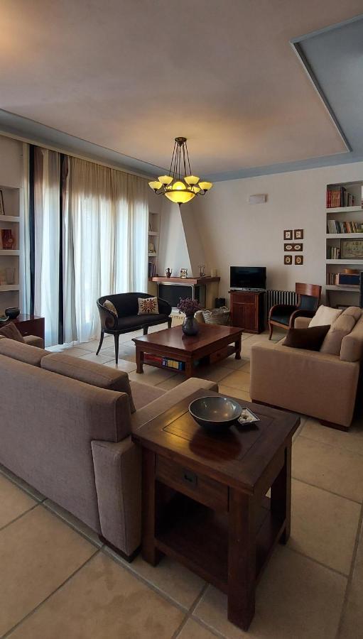 Thealia Apartment Karefiliana Exterior photo