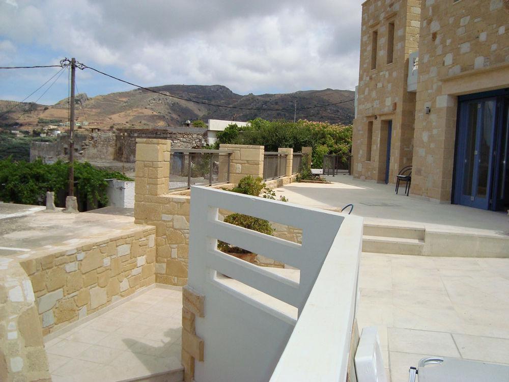 Thealia Apartment Karefiliana Exterior photo