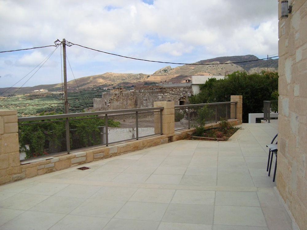 Thealia Apartment Karefiliana Exterior photo