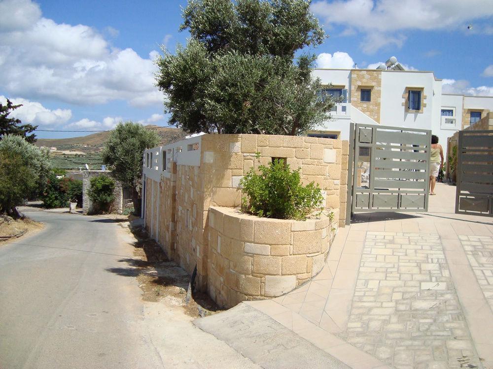 Thealia Apartment Karefiliana Exterior photo