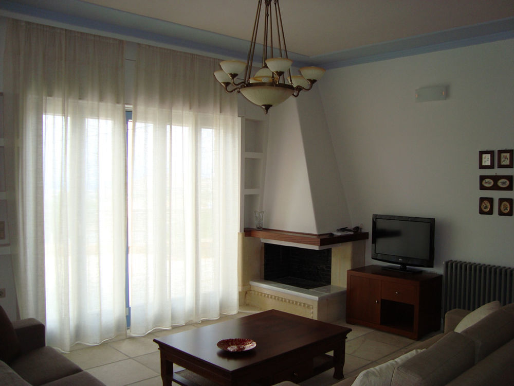 Thealia Apartment Karefiliana Exterior photo