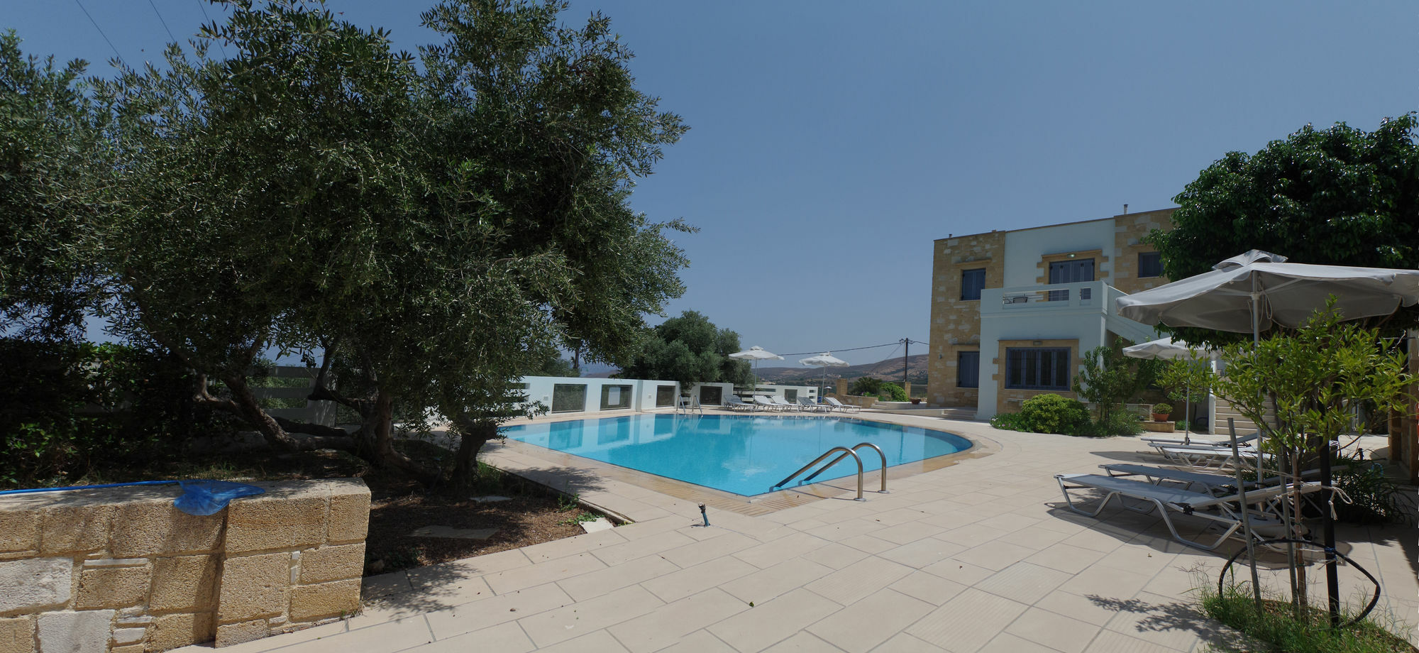 Thealia Apartment Karefiliana Exterior photo