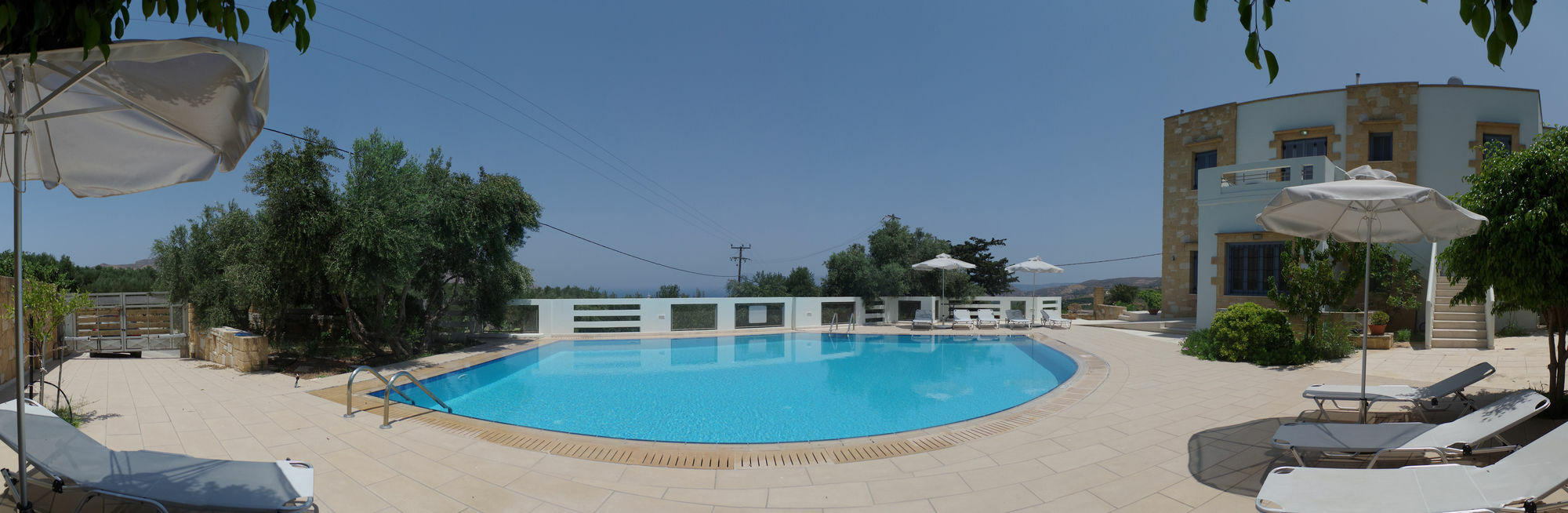 Thealia Apartment Karefiliana Exterior photo